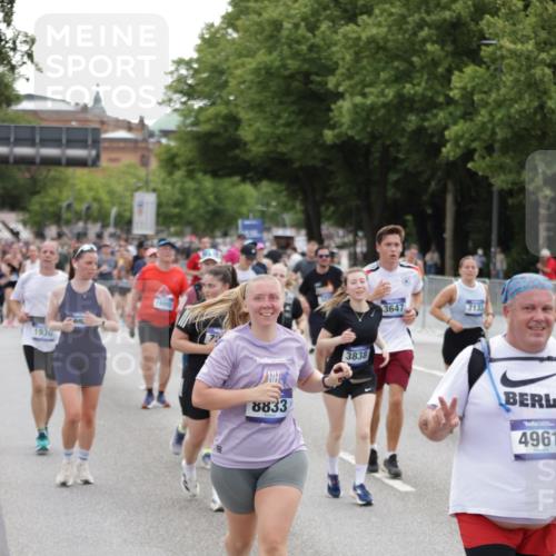 29.06.2025 - hella hamburg halbmarathon Jannik Wohlers http://msf.ph/oto/8149896 29.06.2025 10:50:17 Lombardsbrücke 1930, 2200, 3184, 3229, 3647, 3838, 4642, 4695, 4771, 4961, 5131, 6178, 7133, 7161, 7505, 7938, 8200, 8833, 8834, 9096, 9168, 9933, 10437, 10744, 12392, 12393, 14762, 15017, 15105, 15416, 15467, 16501, 16593, 17337, 17648, 17790, 18067, 18092, 18483 meine-sportfotos.de