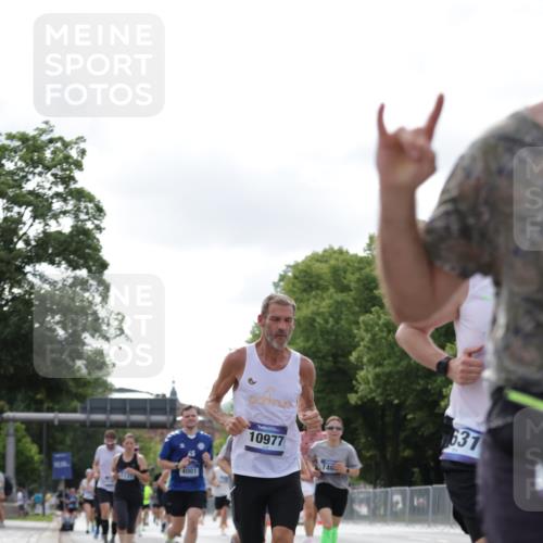 29.06.2025 - hella hamburg halbmarathon Jannik Wohlers http://msf.ph/oto/8149908 29.06.2025 10:13:20 Lombardsbrücke 1131, 1480, 2055, 2359, 2721, 2904, 2987, 4001, 4795, 5232, 5631, 5719, 6026, 6717, 6724, 7462, 7913, 8279, 8673, 9128, 9631, 10977, 11441, 12313, 12797, 12928, 12929, 15085, 15663, 15721, 15722, 16491, 17472, 18231, 19190 meine-sportfotos.de