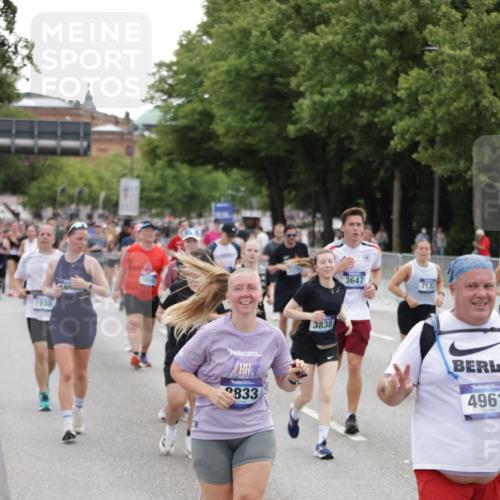29.06.2025 - hella hamburg halbmarathon Jannik Wohlers http://msf.ph/oto/8149909 29.06.2025 10:50:17 Lombardsbrücke 1930, 2200, 3184, 3229, 3647, 3838, 4642, 4695, 4771, 4961, 5131, 6178, 7133, 7161, 7505, 7938, 8200, 8833, 8834, 9096, 9168, 9933, 10437, 10744, 12392, 12393, 14762, 15017, 15105, 15416, 15467, 16501, 16593, 17337, 17648, 17790, 18067, 18092, 18483 meine-sportfotos.de