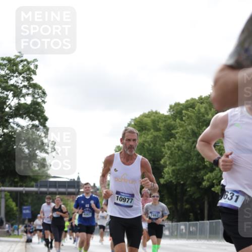 29.06.2025 - hella hamburg halbmarathon Jannik Wohlers http://msf.ph/oto/8149915 29.06.2025 10:13:20 Lombardsbrücke 1131, 1480, 2055, 2359, 2721, 2904, 2987, 4001, 4795, 5232, 5631, 5719, 6026, 6717, 6724, 7462, 7913, 8279, 8673, 9128, 9631, 10977, 11441, 12313, 12797, 12928, 12929, 15085, 15663, 15721, 15722, 16491, 17472, 18231, 19190 meine-sportfotos.de