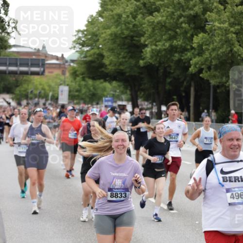 29.06.2025 - hella hamburg halbmarathon Jannik Wohlers http://msf.ph/oto/8149916 29.06.2025 10:50:17 Lombardsbrücke 1930, 2200, 3184, 3229, 3647, 3838, 4642, 4695, 4771, 4961, 5131, 6178, 7133, 7161, 7505, 7938, 8200, 8833, 8834, 9096, 9168, 9933, 10437, 10744, 12392, 12393, 14762, 15017, 15105, 15416, 15467, 16501, 16593, 17337, 17648, 17790, 18067, 18092, 18483 meine-sportfotos.de