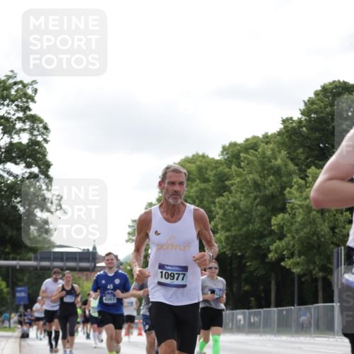 29.06.2025 - hella hamburg halbmarathon Jannik Wohlers http://msf.ph/oto/8149931 29.06.2025 10:13:21 Lombardsbrücke 1131, 1480, 2055, 2359, 2721, 2904, 2987, 4001, 4795, 5232, 5631, 5719, 6026, 6717, 7462, 7913, 8279, 8673, 9128, 9631, 10442, 10443, 10977, 11441, 12313, 12797, 12928, 12929, 15085, 15663, 15721, 15722, 16491, 17472, 18231, 19190 meine-sportfotos.de