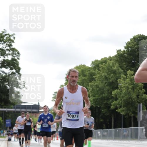 29.06.2025 - hella hamburg halbmarathon Jannik Wohlers http://msf.ph/oto/8149935 29.06.2025 10:13:21 Lombardsbrücke 1131, 1480, 2055, 2359, 2721, 2904, 2987, 4001, 4795, 5232, 5631, 5719, 6026, 6717, 7462, 7913, 8279, 8673, 9128, 9631, 10442, 10443, 10977, 11441, 12313, 12797, 12928, 12929, 15085, 15663, 15721, 15722, 16491, 17472, 18231, 19190 meine-sportfotos.de