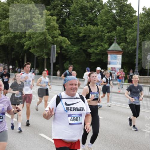 29.06.2025 - hella hamburg halbmarathon Jannik Wohlers http://msf.ph/oto/8149938 29.06.2025 10:50:18 Lombardsbrücke 1930, 2200, 3184, 3229, 3647, 3838, 4642, 4695, 4771, 5131, 6178, 7133, 7161, 7505, 7938, 8200, 8833, 8834, 8986, 9096, 9168, 9933, 10437, 12392, 12393, 14534, 14762, 15017, 15105, 15416, 15467, 16500, 16501, 16553, 16593, 17337, 17648, 17790, 18067, 18092 meine-sportfotos.de
