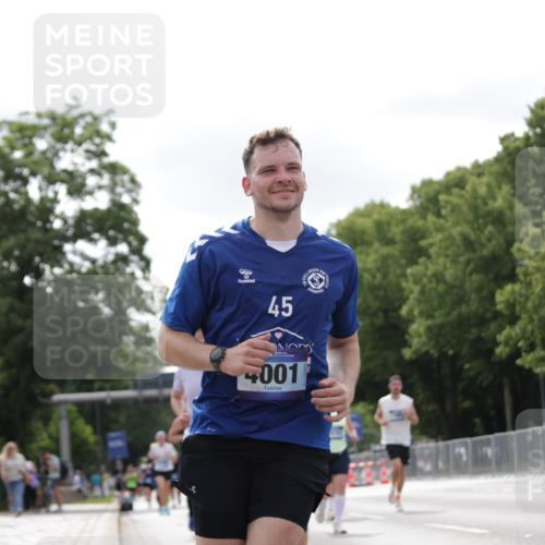 29.06.2025 - hella hamburg halbmarathon Jannik Wohlers http://msf.ph/oto/8149995 29.06.2025 10:13:25 Lombardsbrücke 1131, 1480, 2359, 2721, 2904, 2987, 4001, 5232, 5631, 5719, 6026, 6710, 7462, 7913, 8673, 9128, 9631, 10442, 10443, 10977, 11441, 12313, 12797, 12928, 12929, 15085, 15482, 15721, 15722, 16491, 17472, 17985, 19190 meine-sportfotos.de