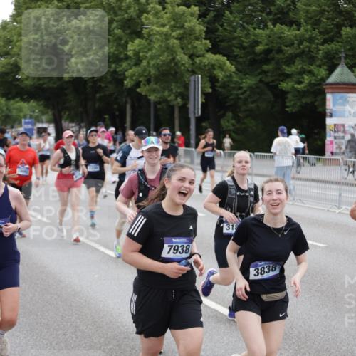 29.06.2025 - hella hamburg halbmarathon Jannik Wohlers http://msf.ph/oto/8150005 29.06.2025 10:50:20 Lombardsbrücke 1930, 2200, 3184, 3229, 3647, 3838, 4642, 4695, 4771, 5131, 6178, 7133, 7161, 7938, 8200, 8833, 8834, 8986, 9096, 9168, 9933, 10029, 10437, 11577, 12392, 12393, 13981, 14534, 14762, 14767, 14773, 15017, 15105, 15416, 16500, 16501, 16553, 16593, 16904, 17337, 17648, 17735, 17790, 18067, 18092 meine-sportfotos.de
