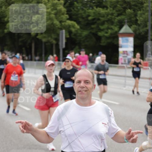 29.06.2025 - hella hamburg halbmarathon Jannik Wohlers http://msf.ph/oto/8150036 29.06.2025 10:50:24 Lombardsbrücke 1129, 1208, 1930, 2200, 2358, 2859, 3184, 3229, 3647, 3838, 4642, 4695, 4771, 4848, 6178, 7133, 7141, 7161, 7938, 8200, 8779, 8833, 8986, 9096, 9168, 9933, 10029, 10437, 10552, 10614, 10636, 11577, 12392, 12393, 12800, 13468, 13981, 14010, 14534, 14640, 14762, 14767, 14773, 15105, 15416, 16500, 16501, 16553, 16727, 16729, 16904, 17337, 17648, 17735 meine-sportfotos.de