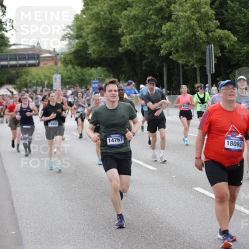 29.06.2025 - hella hamburg halbmarathon Jannik Wohlers http://msf.ph/oto/8150094 29.06.2025 10:50:28 Lombardsbrücke 1129, 1208, 1930, 2200, 2358, 2859, 3184, 3229, 3647, 3838, 4695, 4771, 4848, 6178, 7133, 7141, 7161, 7825, 7938, 8200, 8779, 8833, 8986, 9096, 9168, 9933, 10029, 10437, 10552, 10614, 10636, 11577, 12392, 12393, 12800, 13468, 13522, 13981, 14010, 14534, 14640, 14762, 14767, 14773, 15105, 15250, 15464, 16500, 16501, 16553, 16727, 16729, 16904, 17295, 17337, 17648, 17735 meine-sportfotos.de