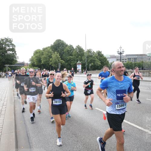29.06.2025 - hella hamburg halbmarathon Jannik Wohlers http://msf.ph/oto/8150118 29.06.2025 10:22:00 Lombardsbrücke 1187, 1419, 1598, 2022, 2351, 3108, 3430, 3457, 3511, 3910, 3946, 4113, 4114, 4131, 4556, 4559, 4829, 4969, 4970, 5079, 5838, 6030, 6048, 6049, 6303, 6307, 6347, 6820, 6826, 6977, 7097, 7794, 8511, 8855, 8884, 9204, 9516, 9598, 10065, 10241, 10432, 10663, 10917, 10961, 11046, 11440, 12933, 13248, 13255, 13369, 13460, 13472, 13820, 13963, 14079, 14240, 14314, 14333, 14334, 14442, 14901, 14903, 14980, 15114, 17556, 19154 meine-sportfotos.de