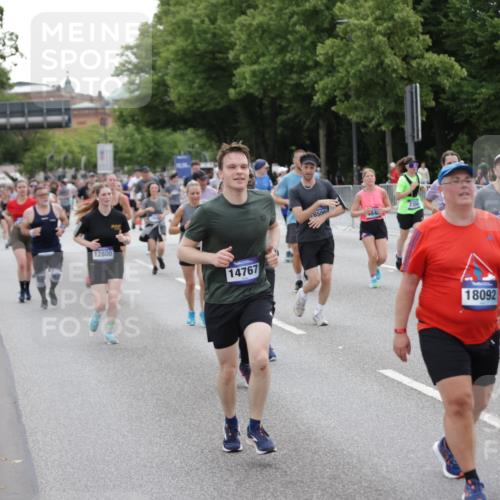 29.06.2025 - hella hamburg halbmarathon Jannik Wohlers http://msf.ph/oto/8150120 29.06.2025 10:50:28 Lombardsbrücke 1129, 1208, 1930, 2200, 2358, 2859, 3184, 3229, 3647, 3838, 4695, 4771, 4848, 6178, 7133, 7141, 7161, 7825, 7938, 8200, 8779, 8833, 8986, 9096, 9168, 9933, 10029, 10437, 10552, 10614, 10636, 11577, 12392, 12393, 12800, 13468, 13522, 13981, 14010, 14534, 14640, 14762, 14767, 14773, 15105, 15250, 15464, 16500, 16501, 16553, 16727, 16729, 16904, 17295, 17337, 17648, 17735 meine-sportfotos.de
