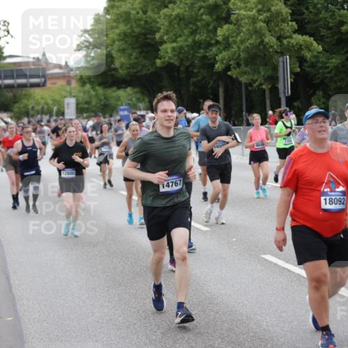 29.06.2025 - hella hamburg halbmarathon Jannik Wohlers http://msf.ph/oto/8150125 29.06.2025 10:50:28 Lombardsbrücke 1129, 1208, 1930, 2200, 2358, 2859, 3184, 3229, 3647, 3838, 4695, 4771, 4848, 6178, 7133, 7141, 7161, 7825, 7938, 8200, 8779, 8833, 8986, 9096, 9168, 9933, 10029, 10437, 10552, 10614, 10636, 11577, 12392, 12393, 12800, 13468, 13522, 13981, 14010, 14534, 14640, 14762, 14767, 14773, 15105, 15250, 15464, 16500, 16501, 16553, 16727, 16729, 16904, 17295, 17337, 17648, 17735 meine-sportfotos.de