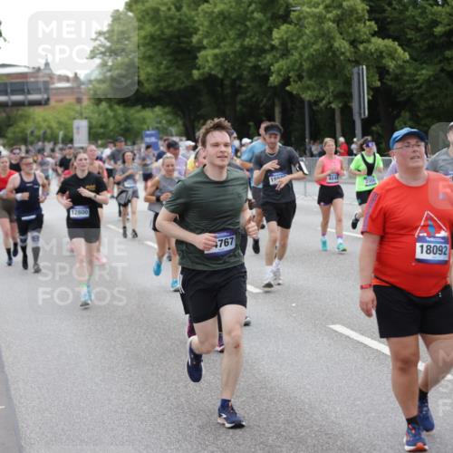29.06.2025 - hella hamburg halbmarathon Jannik Wohlers http://msf.ph/oto/8150133 29.06.2025 10:50:28 Lombardsbrücke 1129, 1208, 1930, 2200, 2358, 2859, 3184, 3229, 3647, 3838, 4695, 4771, 4848, 6178, 7133, 7141, 7161, 7825, 7938, 8200, 8779, 8833, 8986, 9096, 9168, 9933, 10029, 10437, 10552, 10614, 10636, 11577, 12392, 12393, 12800, 13468, 13522, 13981, 14010, 14534, 14640, 14762, 14767, 14773, 15105, 15250, 15464, 16500, 16501, 16553, 16727, 16729, 16904, 17295, 17337, 17648, 17735 meine-sportfotos.de