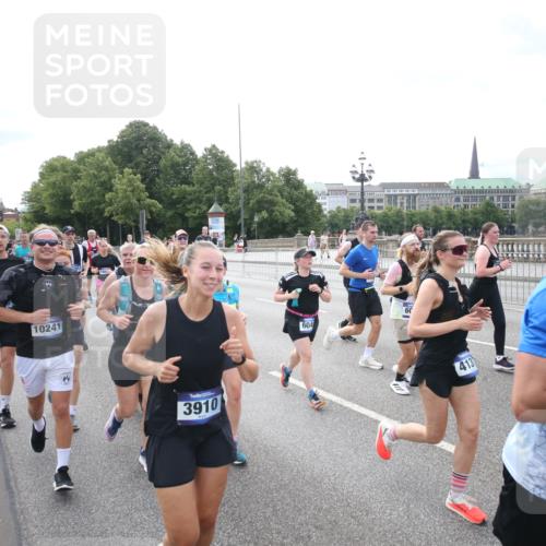 29.06.2025 - hella hamburg halbmarathon Jannik Wohlers http://msf.ph/oto/8150154 29.06.2025 10:22:01 Lombardsbrücke 1187, 1419, 1598, 2022, 2351, 2886, 3108, 3430, 3457, 3511, 3910, 3946, 4113, 4114, 4131, 4556, 4559, 4829, 4969, 4970, 5079, 5838, 6030, 6048, 6049, 6303, 6307, 6347, 6820, 6826, 6899, 7097, 7794, 8511, 8855, 8884, 8931, 9204, 9516, 9598, 10065, 10241, 10432, 10573, 10663, 10917, 10961, 11046, 11440, 12933, 13248, 13369, 13460, 13472, 13820, 13963, 14079, 14240, 14314, 14333, 14334, 14442, 14901, 14903, 14906, 14980, 15114, 19154 meine-sportfotos.de