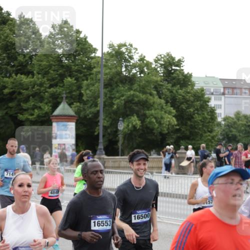 29.06.2025 - hella hamburg halbmarathon Jannik Wohlers http://msf.ph/oto/8150169 29.06.2025 10:50:31 Lombardsbrücke 1129, 1208, 2200, 2358, 2859, 3184, 3229, 3647, 4771, 4848, 5286, 5289, 6178, 7133, 7141, 7161, 7770, 7771, 7825, 8200, 8779, 8986, 9168, 10029, 10437, 10552, 10614, 10636, 11052, 11252, 11577, 12392, 12393, 12800, 13468, 13522, 13981, 14010, 14534, 14640, 14767, 14773, 15250, 15464, 16500, 16501, 16553, 16727, 16729, 16904, 17295, 17337, 17648, 17735 meine-sportfotos.de