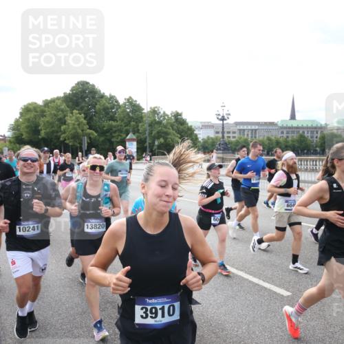 29.06.2025 - hella hamburg halbmarathon Jannik Wohlers http://msf.ph/oto/8150172 29.06.2025 10:22:01 Lombardsbrücke 1187, 1419, 1598, 2022, 2351, 2886, 3108, 3430, 3457, 3511, 3910, 3946, 4113, 4114, 4131, 4556, 4559, 4829, 4969, 4970, 5079, 5838, 6030, 6048, 6049, 6303, 6307, 6347, 6820, 6826, 6899, 7097, 7794, 8511, 8855, 8884, 8931, 9204, 9516, 9598, 10065, 10241, 10432, 10573, 10663, 10917, 10961, 11046, 11440, 12933, 13248, 13369, 13460, 13472, 13820, 13963, 14079, 14240, 14314, 14333, 14334, 14442, 14901, 14903, 14906, 14980, 15114, 19154 meine-sportfotos.de