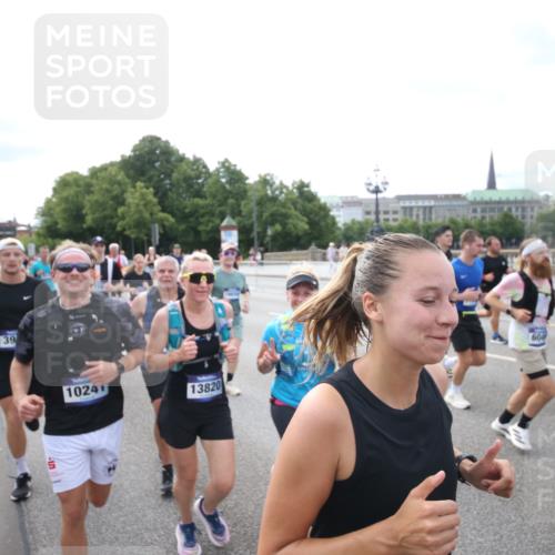 29.06.2025 - hella hamburg halbmarathon Jannik Wohlers http://msf.ph/oto/8150187 29.06.2025 10:22:01 Lombardsbrücke 1187, 1419, 1598, 2022, 2351, 2886, 3108, 3430, 3457, 3511, 3910, 3946, 4113, 4114, 4131, 4556, 4559, 4829, 4969, 4970, 5079, 5838, 6030, 6048, 6049, 6303, 6307, 6347, 6820, 6826, 6899, 7097, 7794, 8511, 8855, 8884, 8931, 9204, 9516, 9598, 10065, 10241, 10432, 10573, 10663, 10917, 10961, 11046, 11440, 12933, 13248, 13369, 13460, 13472, 13820, 13963, 14079, 14240, 14314, 14333, 14334, 14442, 14901, 14903, 14906, 14980, 15114, 19154 meine-sportfotos.de