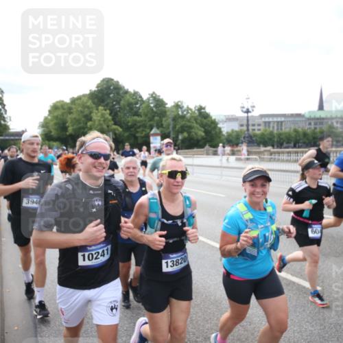 29.06.2025 - hella hamburg halbmarathon Jannik Wohlers http://msf.ph/oto/8150206 29.06.2025 10:22:01 Lombardsbrücke 1187, 1419, 1598, 2022, 2351, 2886, 3108, 3430, 3457, 3511, 3910, 3946, 4113, 4114, 4131, 4556, 4559, 4829, 4969, 4970, 5079, 5838, 6030, 6048, 6049, 6303, 6307, 6347, 6820, 6826, 6899, 7097, 7794, 8511, 8855, 8884, 8931, 9204, 9516, 9598, 10065, 10241, 10432, 10573, 10663, 10917, 10961, 11046, 11440, 12933, 13248, 13369, 13460, 13472, 13820, 13963, 14079, 14240, 14314, 14333, 14334, 14442, 14901, 14903, 14906, 14980, 15114, 19154 meine-sportfotos.de