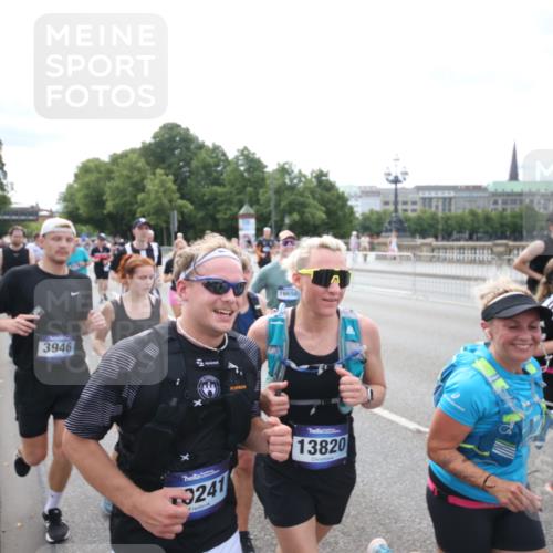 29.06.2025 - hella hamburg halbmarathon Jannik Wohlers http://msf.ph/oto/8150222 29.06.2025 10:22:02 Lombardsbrücke 1187, 1419, 1598, 2022, 2351, 2886, 3108, 3430, 3457, 3511, 3910, 3946, 4113, 4114, 4131, 4556, 4559, 4829, 4969, 4970, 5079, 5798, 5838, 6030, 6048, 6049, 6303, 6307, 6347, 6820, 6826, 6899, 7097, 7794, 8511, 8855, 8931, 9204, 9516, 9598, 10065, 10241, 10432, 10573, 10663, 10917, 10961, 11046, 11440, 12933, 13248, 13369, 13460, 13472, 13820, 13963, 14079, 14240, 14314, 14333, 14334, 14442, 14901, 14903, 14906, 14980, 15114 meine-sportfotos.de