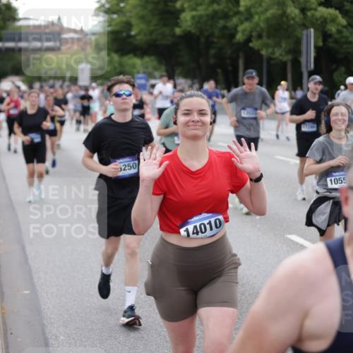 29.06.2025 - hella hamburg halbmarathon Jannik Wohlers http://msf.ph/oto/8150250 29.06.2025 10:50:35 Lombardsbrücke 1129, 1203, 1208, 1404, 2200, 2358, 2859, 3934, 4771, 4848, 5286, 5289, 6178, 7141, 7770, 7771, 7825, 8200, 8779, 8986, 10029, 10552, 10614, 10636, 11052, 11252, 11577, 11971, 12301, 12800, 13468, 13522, 13981, 14010, 14127, 14534, 14640, 14767, 14773, 15250, 15464, 16500, 16501, 16553, 16727, 16729, 16904, 17295, 17648, 17735 meine-sportfotos.de