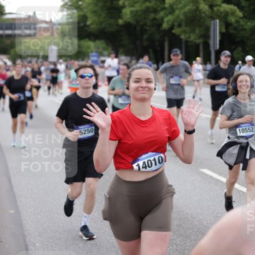 29.06.2025 - hella hamburg halbmarathon Jannik Wohlers http://msf.ph/oto/8150255 29.06.2025 10:50:35 Lombardsbrücke 1129, 1203, 1208, 1404, 2200, 2358, 2859, 3934, 4771, 4848, 5286, 5289, 6178, 7141, 7770, 7771, 7825, 8200, 8779, 8986, 10029, 10552, 10614, 10636, 11052, 11252, 11577, 11971, 12301, 12800, 13468, 13522, 13981, 14010, 14127, 14534, 14640, 14767, 14773, 15250, 15464, 16500, 16501, 16553, 16727, 16729, 16904, 17295, 17648, 17735 meine-sportfotos.de