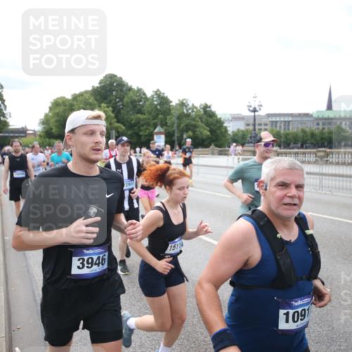 29.06.2025 - hella hamburg halbmarathon Jannik Wohlers http://msf.ph/oto/8150268 29.06.2025 10:22:02 Lombardsbrücke 1187, 1419, 1598, 2022, 2351, 2886, 3108, 3430, 3457, 3511, 3910, 3946, 4113, 4114, 4131, 4556, 4559, 4829, 4969, 4970, 5079, 5798, 5838, 6030, 6048, 6049, 6303, 6307, 6347, 6820, 6826, 6899, 7097, 7794, 8511, 8855, 8931, 9204, 9516, 9598, 10065, 10241, 10432, 10573, 10663, 10917, 10961, 11046, 11440, 12933, 13248, 13369, 13460, 13472, 13820, 13963, 14079, 14240, 14314, 14333, 14334, 14442, 14901, 14903, 14906, 14980, 15114 meine-sportfotos.de