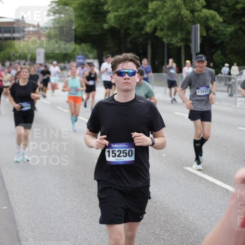 29.06.2025 - hella hamburg halbmarathon Jannik Wohlers http://msf.ph/oto/8150283 29.06.2025 10:50:36 Lombardsbrücke 1129, 1203, 1208, 1404, 2358, 2859, 3934, 4771, 4848, 5286, 5289, 5530, 6178, 7141, 7770, 7771, 7825, 8200, 8779, 8986, 10029, 10552, 10614, 10636, 11052, 11252, 11577, 11971, 12301, 12800, 13468, 13522, 13981, 14010, 14127, 14534, 14640, 14767, 14773, 15250, 15464, 16500, 16501, 16553, 16727, 16729, 16904, 17295, 17648, 17735, 19098 meine-sportfotos.de