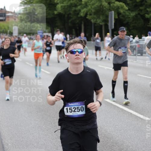 29.06.2025 - hella hamburg halbmarathon Jannik Wohlers http://msf.ph/oto/8150302 29.06.2025 10:50:37 Lombardsbrücke 1129, 1203, 1208, 1404, 1478, 2358, 2859, 3934, 4771, 4848, 5286, 5289, 5530, 6178, 7012, 7141, 7770, 7771, 7825, 8200, 8779, 8986, 10029, 10552, 10614, 10636, 11052, 11252, 11577, 11971, 12301, 12800, 13468, 13522, 13981, 14010, 14127, 14152, 14534, 14640, 14767, 14773, 15250, 15464, 16500, 16501, 16553, 16727, 16729, 16904, 17295, 17735, 19098 meine-sportfotos.de