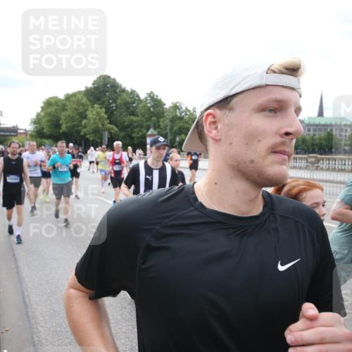 29.06.2025 - hella hamburg halbmarathon Jannik Wohlers http://msf.ph/oto/8150304 29.06.2025 10:22:03 Lombardsbrücke 1187, 1598, 2022, 2351, 2479, 2886, 3108, 3430, 3457, 3511, 3910, 3946, 4113, 4114, 4131, 4556, 4559, 4829, 4969, 4970, 5079, 5798, 5838, 6030, 6048, 6049, 6303, 6307, 6347, 6820, 6826, 6899, 7097, 7794, 8511, 8855, 8931, 9204, 9516, 9598, 10065, 10241, 10432, 10573, 10663, 10917, 10961, 11046, 12933, 13248, 13369, 13460, 13472, 13820, 13963, 14079, 14240, 14314, 14333, 14334, 14442, 14901, 14903, 14906, 14980, 15114 meine-sportfotos.de