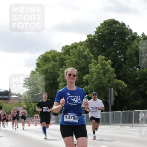 29.06.2025 - hella hamburg halbmarathon Jannik Wohlers http://msf.ph/oto/8150313 29.06.2025 10:13:41 Lombardsbrücke 1194, 1890, 4032, 4962, 6287, 6710, 8001, 8057, 9845, 9886, 10442, 10443, 11987, 12938, 13285, 13788, 15482, 15840, 17439, 17985, 18041, 18236, 18239 meine-sportfotos.de