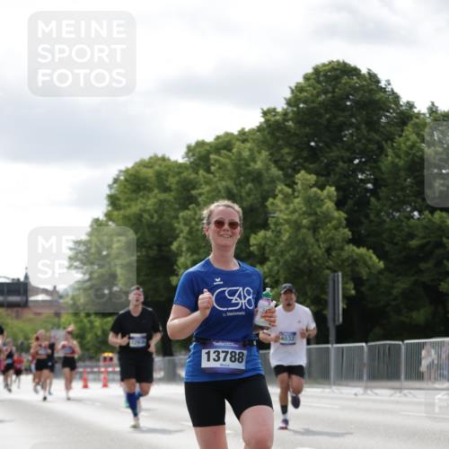 29.06.2025 - hella hamburg halbmarathon Jannik Wohlers http://msf.ph/oto/8150317 29.06.2025 10:13:41 Lombardsbrücke 1194, 1890, 4032, 4962, 6287, 6710, 8001, 8057, 9845, 9886, 10442, 10443, 11987, 12938, 13285, 13788, 15482, 15840, 17439, 17985, 18041, 18236, 18239 meine-sportfotos.de