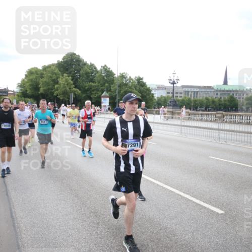29.06.2025 - hella hamburg halbmarathon Jannik Wohlers http://msf.ph/oto/8150322 29.06.2025 10:22:03 Lombardsbrücke 1187, 1598, 2022, 2351, 2479, 2886, 3108, 3430, 3457, 3511, 3910, 3946, 4113, 4114, 4131, 4556, 4559, 4829, 4969, 4970, 5079, 5798, 5838, 6030, 6048, 6049, 6303, 6307, 6347, 6820, 6826, 6899, 7097, 7794, 8511, 8855, 8931, 9204, 9516, 9598, 10065, 10241, 10432, 10573, 10663, 10917, 10961, 11046, 12933, 13248, 13369, 13460, 13472, 13820, 13963, 14079, 14240, 14314, 14333, 14334, 14442, 14901, 14903, 14906, 14980, 15114 meine-sportfotos.de