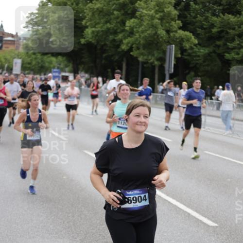 29.06.2025 - hella hamburg halbmarathon Jannik Wohlers http://msf.ph/oto/8150327 29.06.2025 10:50:39 Lombardsbrücke 1129, 1203, 1208, 1404, 1478, 2358, 2859, 3934, 4156, 4713, 4848, 4920, 5286, 5289, 5530, 7012, 7141, 7770, 7771, 7825, 8410, 8779, 8986, 9167, 10029, 10552, 10614, 10636, 11052, 11252, 11577, 11971, 12301, 12800, 13468, 13522, 13981, 14010, 14127, 14152, 14534, 14640, 14767, 14773, 15250, 15464, 16427, 16500, 16553, 16727, 16729, 16904, 17079, 17295, 17735, 19098 meine-sportfotos.de