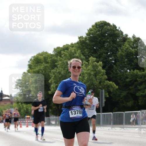 29.06.2025 - hella hamburg halbmarathon Jannik Wohlers http://msf.ph/oto/8150330 29.06.2025 10:13:41 Lombardsbrücke 1194, 1890, 4032, 4962, 6287, 6710, 8001, 8057, 9845, 9886, 10442, 10443, 11987, 12938, 13285, 13788, 15482, 15840, 17439, 17985, 18041, 18236, 18239 meine-sportfotos.de