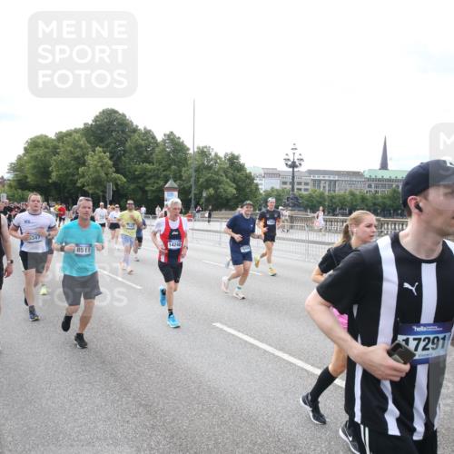 29.06.2025 - hella hamburg halbmarathon Jannik Wohlers http://msf.ph/oto/8150337 29.06.2025 10:22:03 Lombardsbrücke 1187, 1598, 2022, 2351, 2479, 2886, 3108, 3430, 3457, 3511, 3910, 3946, 4113, 4114, 4131, 4556, 4559, 4829, 4969, 4970, 5079, 5798, 5838, 6030, 6048, 6049, 6303, 6307, 6347, 6820, 6826, 6899, 7097, 7794, 8511, 8855, 8931, 9204, 9516, 9598, 10065, 10241, 10432, 10573, 10663, 10917, 10961, 11046, 12933, 13248, 13369, 13460, 13472, 13820, 13963, 14079, 14240, 14314, 14333, 14334, 14442, 14901, 14903, 14906, 14980, 15114 meine-sportfotos.de