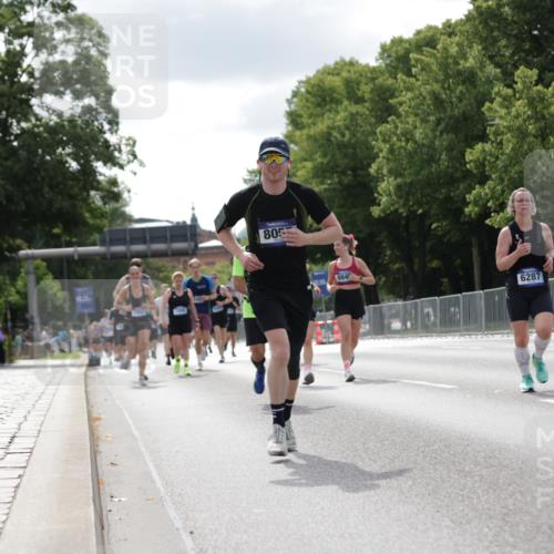 29.06.2025 - hella hamburg halbmarathon Jannik Wohlers http://msf.ph/oto/8150343 29.06.2025 10:13:45 Lombardsbrücke 1194, 1890, 3939, 4032, 4962, 6287, 7442, 7991, 8001, 8057, 8409, 9845, 9886, 11987, 12938, 13285, 13788, 15482, 15840, 17439, 18041, 18236, 18239 meine-sportfotos.de