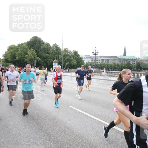 29.06.2025 - hella hamburg halbmarathon Jannik Wohlers http://msf.ph/oto/8150345 29.06.2025 10:22:03 Lombardsbrücke 1187, 1598, 2022, 2351, 2479, 2886, 3108, 3430, 3457, 3511, 3910, 3946, 4113, 4114, 4131, 4556, 4559, 4829, 4969, 4970, 5079, 5798, 5838, 6030, 6048, 6049, 6303, 6307, 6347, 6820, 6826, 6899, 7097, 7794, 8511, 8855, 8931, 9204, 9516, 9598, 10065, 10241, 10432, 10573, 10663, 10917, 10961, 11046, 12933, 13248, 13369, 13460, 13472, 13820, 13963, 14079, 14240, 14314, 14333, 14334, 14442, 14901, 14903, 14906, 14980, 15114 meine-sportfotos.de