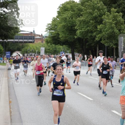 29.06.2025 - hella hamburg halbmarathon Jannik Wohlers http://msf.ph/oto/8150359 29.06.2025 10:50:40 Lombardsbrücke 1129, 1203, 1208, 1404, 1478, 2358, 2859, 3934, 4156, 4713, 4848, 4920, 5286, 5289, 5530, 7012, 7141, 7770, 7771, 7825, 8410, 8779, 9166, 9167, 10029, 10552, 10614, 10636, 11052, 11252, 11577, 11971, 12301, 12800, 13468, 13522, 13981, 14010, 14127, 14152, 14640, 14767, 14773, 15250, 15464, 16427, 16727, 16729, 16904, 17079, 17295, 17735, 19098 meine-sportfotos.de