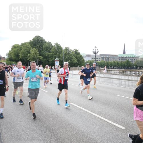 29.06.2025 - hella hamburg halbmarathon Jannik Wohlers http://msf.ph/oto/8150360 29.06.2025 10:22:04 Lombardsbrücke 1187, 1598, 2022, 2351, 2479, 2886, 3108, 3430, 3457, 3511, 3910, 3946, 4113, 4114, 4131, 4556, 4559, 4829, 4969, 4970, 5079, 5798, 5838, 6030, 6048, 6049, 6303, 6307, 6347, 6820, 6826, 6899, 7097, 7276, 7794, 8355, 8511, 8855, 8931, 9204, 9392, 9516, 9598, 10065, 10241, 10432, 10573, 10663, 10902, 10917, 10961, 11046, 12592, 12933, 13248, 13369, 13460, 13472, 13820, 13963, 14079, 14240, 14314, 14333, 14334, 14442, 14901, 14903, 14906, 14980, 15114 meine-sportfotos.de