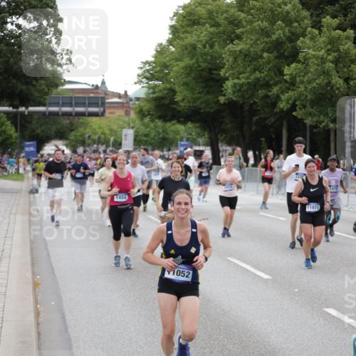 29.06.2025 - hella hamburg halbmarathon Jannik Wohlers http://msf.ph/oto/8150374 29.06.2025 10:50:41 Lombardsbrücke 1129, 1203, 1208, 1404, 1478, 2358, 2859, 3934, 4156, 4713, 4848, 4920, 5286, 5289, 5530, 7012, 7141, 7770, 7771, 7825, 8410, 8779, 9166, 9167, 10552, 10614, 10636, 11052, 11252, 11971, 12301, 12800, 13468, 13522, 14010, 14127, 14152, 14640, 14773, 15250, 15464, 16427, 16727, 16729, 16904, 16928, 17079, 17295, 17735, 19098 meine-sportfotos.de