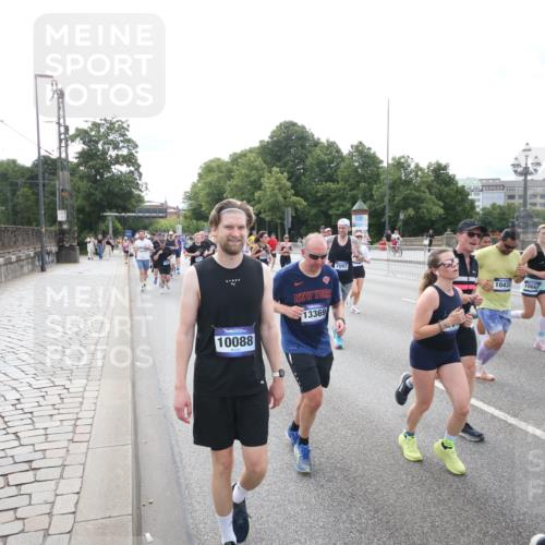 29.06.2025 - hella hamburg halbmarathon Jannik Wohlers http://msf.ph/oto/8150381 29.06.2025 10:22:06 Lombardsbrücke 1187, 1598, 2022, 2294, 2351, 2479, 2886, 3108, 3430, 3457, 3511, 3910, 3946, 4113, 4114, 4131, 4556, 4559, 4829, 4969, 5079, 5343, 5798, 5838, 6030, 6048, 6049, 6303, 6307, 6347, 6820, 6826, 6899, 7097, 7188, 7190, 7276, 7794, 8355, 8511, 8855, 8931, 9204, 9392, 9598, 10065, 10086, 10241, 10432, 10573, 10663, 10902, 10917, 10961, 11046, 11665, 12592, 12933, 13248, 13369, 13460, 13472, 13820, 13963, 14079, 14240, 14314, 14333, 14334, 14901, 14903, 14906, 14980, 15114 meine-sportfotos.de