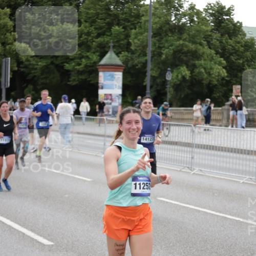 29.06.2025 - hella hamburg halbmarathon Jannik Wohlers http://msf.ph/oto/8150401 29.06.2025 10:50:41 Lombardsbrücke 1129, 1203, 1208, 1404, 1478, 2358, 2859, 3934, 4156, 4713, 4848, 4920, 5286, 5289, 5530, 7012, 7141, 7770, 7771, 7825, 8410, 8779, 9166, 9167, 10552, 10614, 10636, 11052, 11252, 11971, 12301, 12800, 13468, 13522, 14010, 14127, 14152, 14640, 14773, 15250, 15464, 16427, 16727, 16729, 16904, 16928, 17079, 17295, 17735, 19098 meine-sportfotos.de