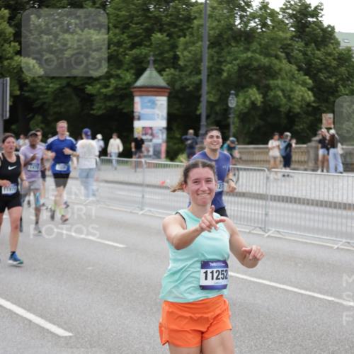 29.06.2025 - hella hamburg halbmarathon Jannik Wohlers http://msf.ph/oto/8150407 29.06.2025 10:50:41 Lombardsbrücke 1129, 1203, 1208, 1404, 1478, 2358, 2859, 3934, 4156, 4713, 4848, 4920, 5286, 5289, 5530, 7012, 7141, 7770, 7771, 7825, 8410, 8779, 9166, 9167, 10552, 10614, 10636, 11052, 11252, 11971, 12301, 12800, 13468, 13522, 14010, 14127, 14152, 14640, 14773, 15250, 15464, 16427, 16727, 16729, 16904, 16928, 17079, 17295, 17735, 19098 meine-sportfotos.de