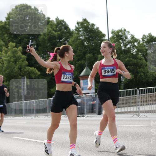 29.06.2025 - hella hamburg halbmarathon Jannik Wohlers http://msf.ph/oto/8150415 29.06.2025 10:13:49 Lombardsbrücke 1194, 1890, 3939, 4032, 4962, 6089, 6287, 7209, 7442, 7840, 7991, 8001, 8057, 8409, 8892, 9845, 9886, 11987, 12938, 13285, 13788, 14488, 15840, 18041, 18236, 18239 meine-sportfotos.de