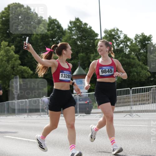 29.06.2025 - hella hamburg halbmarathon Jannik Wohlers http://msf.ph/oto/8150419 29.06.2025 10:13:49 Lombardsbrücke 1194, 1890, 3939, 4032, 4962, 6089, 6287, 7209, 7442, 7840, 7991, 8001, 8057, 8409, 8892, 9845, 9886, 11987, 12938, 13285, 13788, 14488, 15840, 18041, 18236, 18239 meine-sportfotos.de