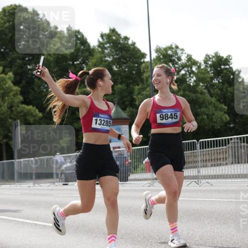 29.06.2025 - hella hamburg halbmarathon Jannik Wohlers http://msf.ph/oto/8150424 29.06.2025 10:13:49 Lombardsbrücke 1194, 1890, 3939, 4032, 4962, 6089, 6287, 7209, 7442, 7840, 7991, 8001, 8057, 8409, 8892, 9845, 9886, 11987, 12938, 13285, 13788, 14488, 15840, 18041, 18236, 18239 meine-sportfotos.de