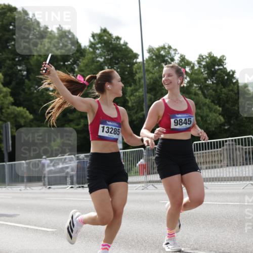29.06.2025 - hella hamburg halbmarathon Jannik Wohlers http://msf.ph/oto/8150432 29.06.2025 10:13:49 Lombardsbrücke 1194, 1890, 3939, 4032, 4962, 6089, 6287, 7209, 7442, 7840, 7991, 8001, 8057, 8409, 8892, 9845, 9886, 11987, 12938, 13285, 13788, 14488, 15840, 18041, 18236, 18239 meine-sportfotos.de