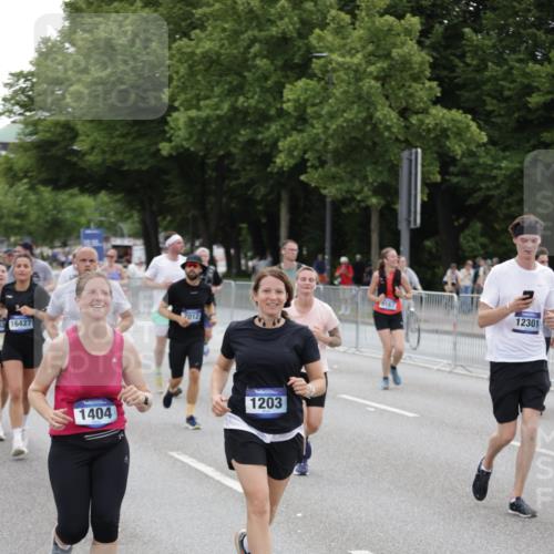 29.06.2025 - hella hamburg halbmarathon Jannik Wohlers http://msf.ph/oto/8150434 29.06.2025 10:50:43 Lombardsbrücke 1203, 1208, 1404, 1478, 2202, 2358, 2380, 2859, 3934, 4156, 4652, 4713, 4920, 5286, 5289, 5530, 7012, 7141, 7770, 7771, 7825, 8410, 9166, 9167, 10552, 11052, 11252, 11608, 11609, 11971, 12301, 13522, 14010, 14127, 14152, 15250, 15464, 16427, 16727, 16729, 16928, 17079, 17295, 19098 meine-sportfotos.de