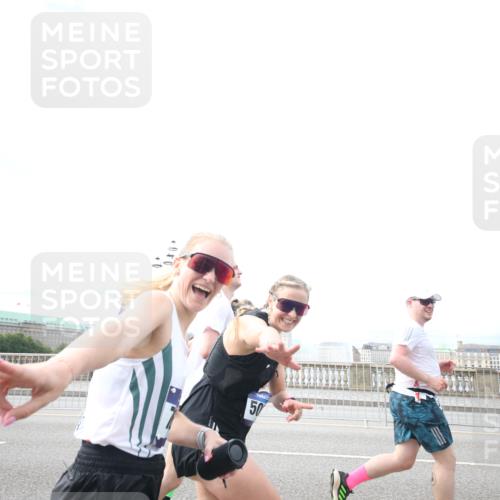 29.06.2025 - hella hamburg halbmarathon Jannik Wohlers http://msf.ph/oto/8150441 29.06.2025 10:23:46 Lombardsbrücke 1005, 1009, 1389, 1444, 3013, 3185, 3285, 3579, 4597, 4684, 4719, 4993, 5039, 5258, 5260, 5954, 6524, 6526, 7013, 7426, 7528, 7920, 8141, 8167, 8187, 8297, 8717, 9063, 11306, 11347, 11415, 12210, 13711, 14433, 14439, 14824, 15352, 15456, 16345, 16861, 17147, 17262, 17414, 17559, 17560, 17595, 18109, 18132, 18210 meine-sportfotos.de