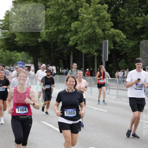 29.06.2025 - hella hamburg halbmarathon Jannik Wohlers http://msf.ph/oto/8150444 29.06.2025 10:50:43 Lombardsbrücke 1203, 1208, 1404, 1478, 2202, 2358, 2380, 2859, 3934, 4156, 4652, 4713, 4920, 5286, 5289, 5530, 7012, 7141, 7770, 7771, 7825, 8410, 9166, 9167, 10552, 11052, 11252, 11608, 11609, 11971, 12301, 13522, 14010, 14127, 14152, 15250, 15464, 16427, 16727, 16729, 16928, 17079, 17295, 19098 meine-sportfotos.de