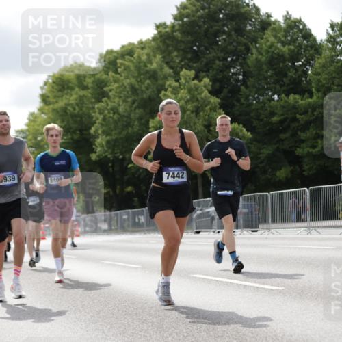 29.06.2025 - hella hamburg halbmarathon Jannik Wohlers http://msf.ph/oto/8150447 29.06.2025 10:13:50 Lombardsbrücke 1194, 1890, 3939, 4032, 4962, 6089, 6287, 7209, 7442, 7840, 7991, 8001, 8057, 8409, 8892, 9845, 9886, 11987, 12938, 13237, 13285, 13788, 14488, 15840, 16126, 18236, 18239 meine-sportfotos.de